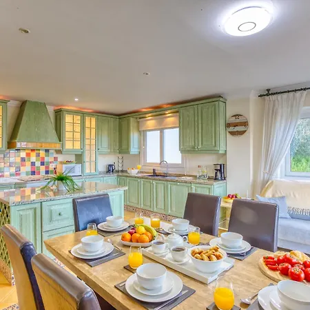 Casa Lorraine וילה מיחאס